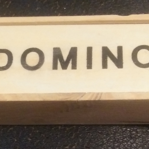 MINI TRAVEL DOMINO SET - Picture 8 of 12